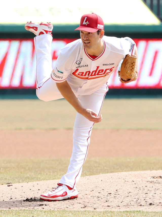 '롯데→두산' 트레이드 이적생 역전 3루타에 좌절…154km 찍었는데 4회 강판, SSG 탈삼진 머신 고개 숙였다 [MD인천]