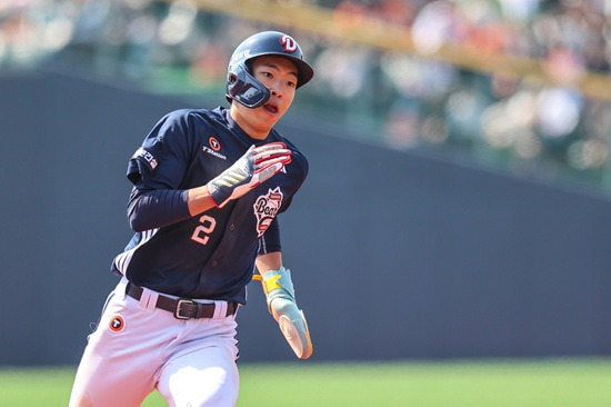 '와' 초대형 트레이드 주인공, 2025 KBO 첫 3루타 폭발!→120만 달러 에이스 강판 이끌다 [문학 라이브]