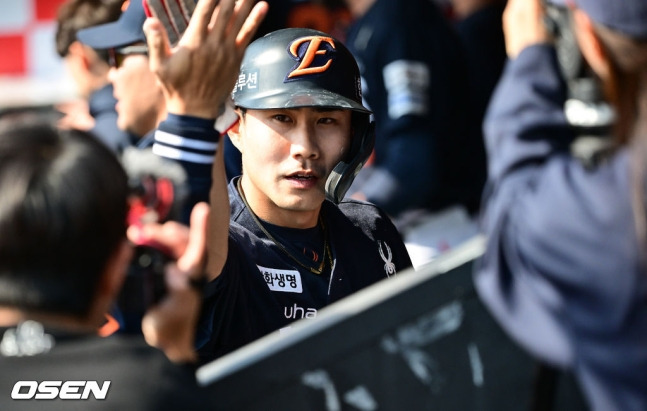 '이 맛에 질렀다' 심우준 결승타! 한화 개막전 4연패 흑역사, 50억 FA가 끝냈다... KT에 4-3 역전승 [수원 현장리뷰]