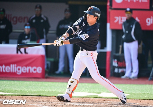 '이 맛에 질렀다' 심우준 결승타! 한화 개막전 4연패 흑역사, 50억 FA가 끝냈다... KT에 4-3 역전승 [수원 현장리뷰]