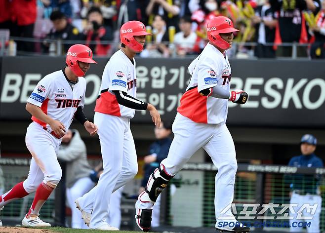 김도영 부상 충격, '해결사' 최형우가 일으켰다! KIA 개막전 대역전승[광주 리뷰]