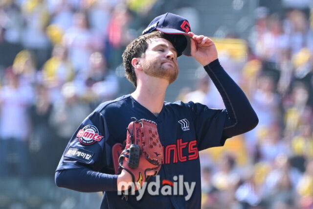 'KKKKKKKK' 이것이 ML 20승 투수의 클래스…'롯데 마운드 폭격' LG, 2만3750명 관중 앞 '개막전 완승' [MD잠실]