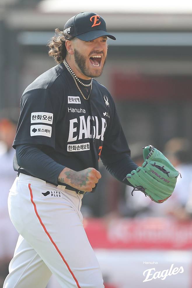 한화 50억 FA, 개막전부터 해냈다!…결승타 폭발, 친정에 비수 →KT 4-3 제압 '첫 승 신고' [수원:스코어]