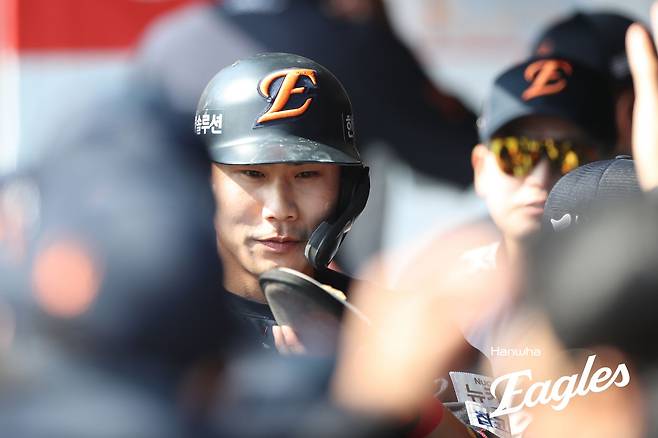 한화 50억 FA, 개막전부터 해냈다!…결승타 폭발, 친정에 비수 →KT 4-3 제압 '첫 승 신고' [수원:스코어]