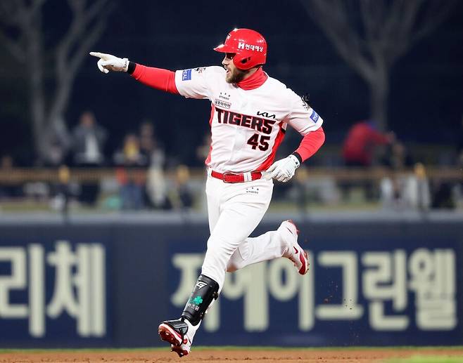 KIA 외국인 살벌하다, 80홈런 페이스라니… 진짜 45홈런 치나, 시작부터 역대 기록 정조준