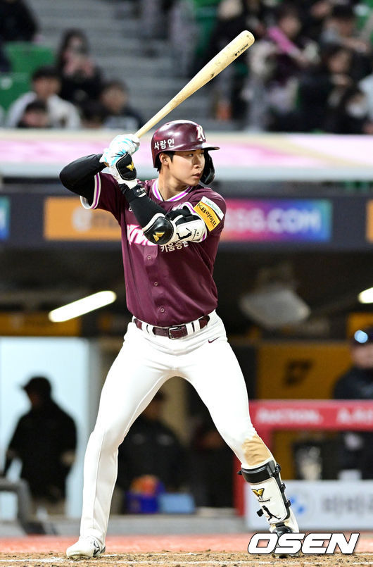군대 가야 하는데 아쉽네...'솔로+투런' 연타석 홈런 쾅쾅, 투수에서 타자 전향 1차지명 터졌다