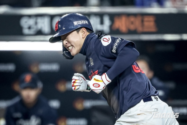 '50억 FA' 노진혁, '예비 FA' 박승욱도 해결 못한 롯데 유격수 고민, '04년생' 신예가 해답? OPS 1.583 무력 시위