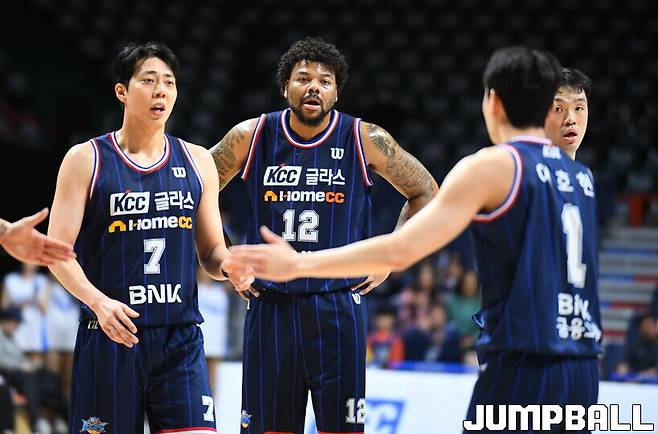 [농구일기] 19점 차 역전패라니…‘유종의 미’마저 실패한 디펜딩 챔피언