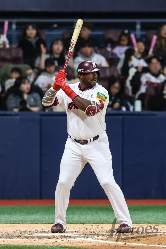 푸이그는 만루포로 포효했고 하영민은 타구 맞고 벌떡 일어났다→키움 5-1 완승하며 3연패 탈출→NC 슬픔 딛고 돌아왔으나 3연패[MD고척]
