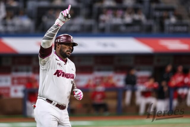 푸이그는 만루포로 포효했고 하영민은 타구 맞고 벌떡 일어났다→키움 5-1 완승하며 3연패 탈출→NC 슬픔 딛고 돌아왔으나 3연패[MD고척]