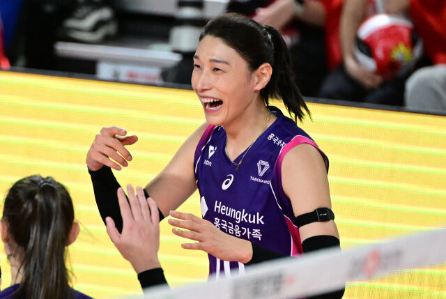 고희진 꿈 이뤘다, 김연경 못 떠나! 메가+부키리치 71점 폭격, 정관장 0-2→3-2 대역전승…무려 4744일 만에 챔프전 승리 [MD대전]