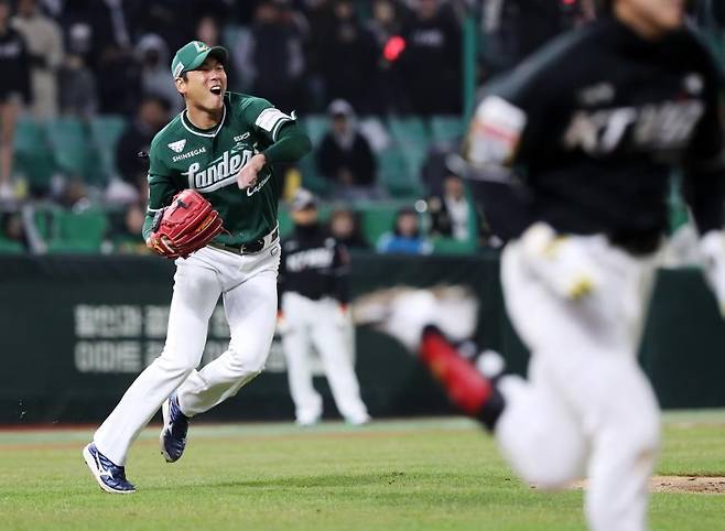 프로야구 1위 LG, KIA 완파…창단 후 개막 10경기 최고 승률(종합)