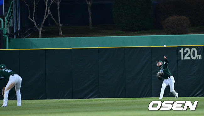 외인vs외인 벤치클리어링 발발! 혼돈의 문학…‘오태곤 11회 극적 끝내기 폭발’ SSG, KT 잡고 2연승 [인천 리뷰]