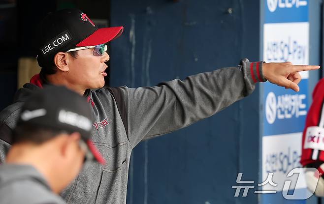 '10경기 9승' LG 염경엽 감독