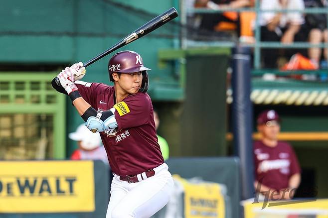 괴력 미쳤다! '9억팔→타자 전향' 장재영, 연타석포 쾅쾅! 3볼넷 5출루 원맨쇼...군대 보내기 아깝네