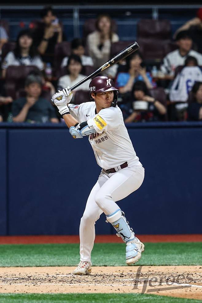 괴력 미쳤다! '9억팔→타자 전향' 장재영, 연타석포 쾅쾅! 3볼넷 5출루 원맨쇼...군대 보내기 아깝네