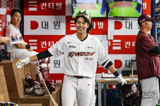 괴력 미쳤다! '9억팔→타자 전향' 장재영, 연타석포 쾅쾅! 3볼넷 5출루 원맨쇼...군대 보내기 아깝네