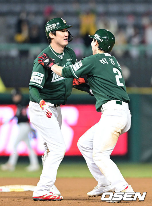 ‘대반전!’ 하위권 후보, LG 대항마 부상하나…11회 극적 끝내기→단독 2위 사수 “오태곤이 이끈 승리” [오!쎈 인천]