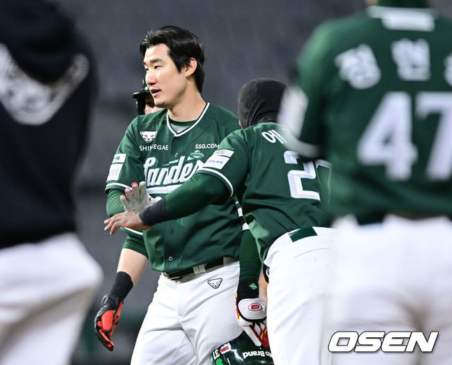 ‘대반전!’ 하위권 후보, LG 대항마 부상하나…11회 극적 끝내기→단독 2위 사수 “오태곤이 이끈 승리” [오!쎈 인천]