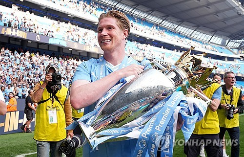 '손흥민 굿바이' 더브라위너, 맨시티 퇴단 발표…사우디 2부서 '연봉 380억' 러브콜 쇄도