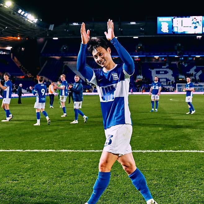 백승호 미쳤다! 버밍엄 ‘150년’ 최초 역사의 중심에 당당히 ‘우뚝!’···3부리그 탈출 임박+리그 우승도 확정적!