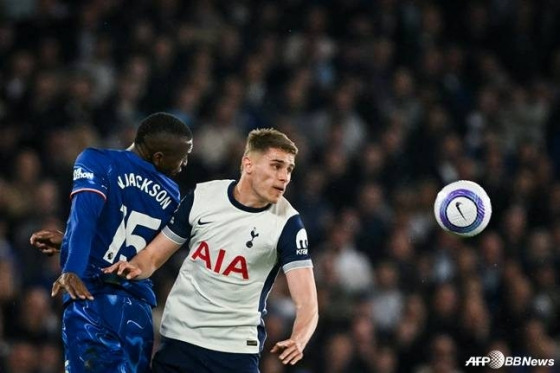 '대굴욕' 토트넘, 이런 최악 기록은 없었다! 손흥민 코앞에서 '욕설 세례' 한가득... '공개 저격' 감독 망언 논란까지