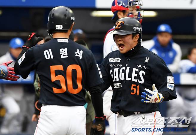 조금 일찍 터져주면 안 되겠니?…흔들렸던 류현진, 야속했던 타선? 그래도 오늘은 웃었다