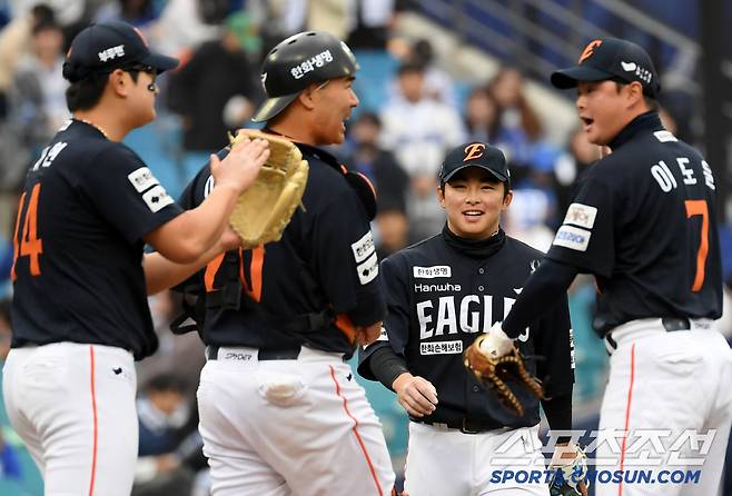 조금 일찍 터져주면 안 되겠니?…흔들렸던 류현진, 야속했던 타선? 그래도 오늘은 웃었다