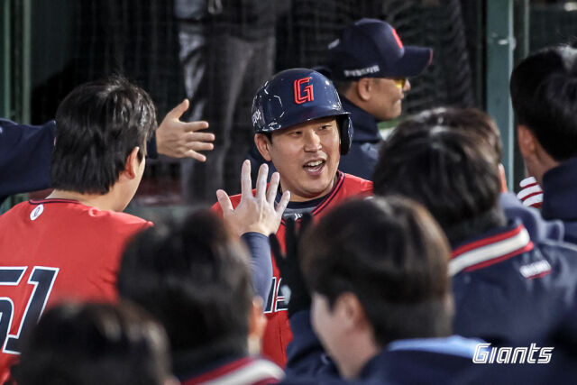 '13점차' 역전패 완벽 설욕→5위 탈환! 김태형 감독