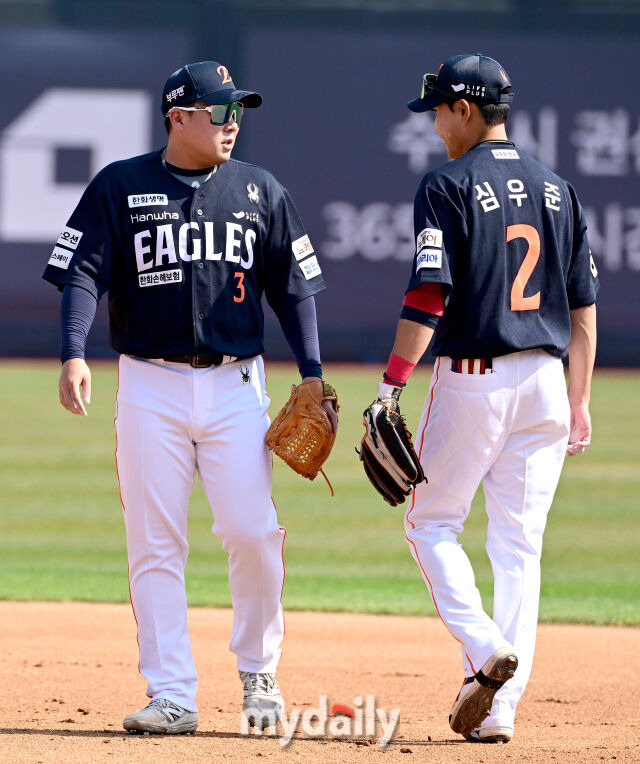 타율 2할타자가 한화 1등 실화? 이렇게 안 맞을 수가…66세 노장 야구 인생에 처음이다
