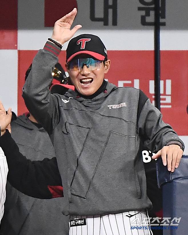 30분 만에 게임오버! LG 메가트윈스포 2회에 키움 초토화! 13-1 대승하며 개막 11승1패. 미친 승률 0.917 [고척 현장리뷰]
