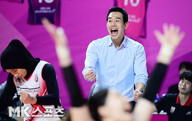 ‘패장의 품격’ 정관장 고희진 감독의 축하 “김연경 국내 복귀 후 기다리던 우승 차지했어…너무나도 축하해” [MK현장]