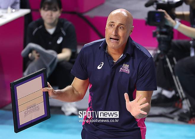 '김연경 우승 피날레' 아본단자도 떠난다