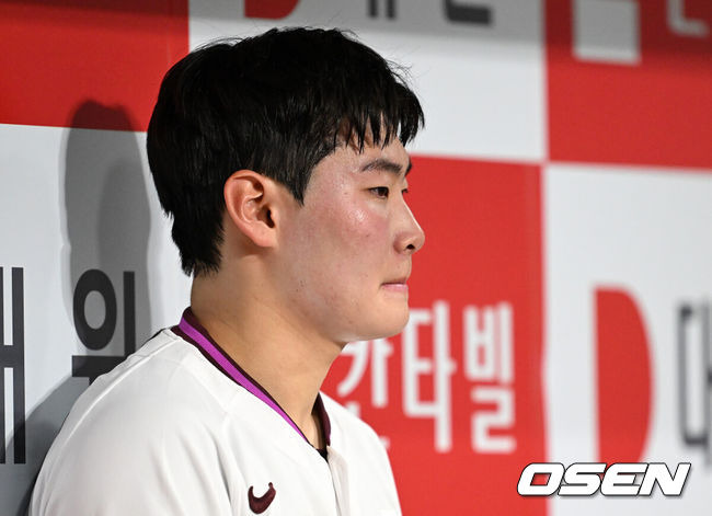 ‘볼볼볼볼볼볼볼볼볼볼볼볼’ 18세 신인이 흔들렸는데, ML 출신 외인의 치명적인 실책이 불을 지르다…2이닝 69구 9실점 대참사