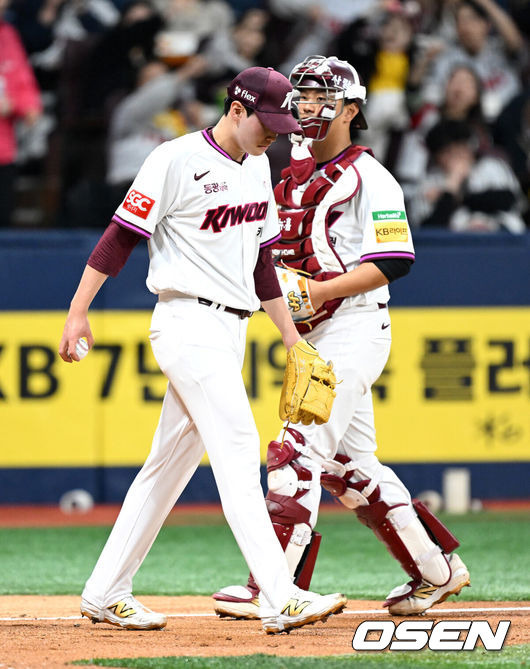 ‘볼볼볼볼볼볼볼볼볼볼볼볼’ 18세 신인이 흔들렸는데, ML 출신 외인의 치명적인 실책이 불을 지르다…2이닝 69구 9실점 대참사