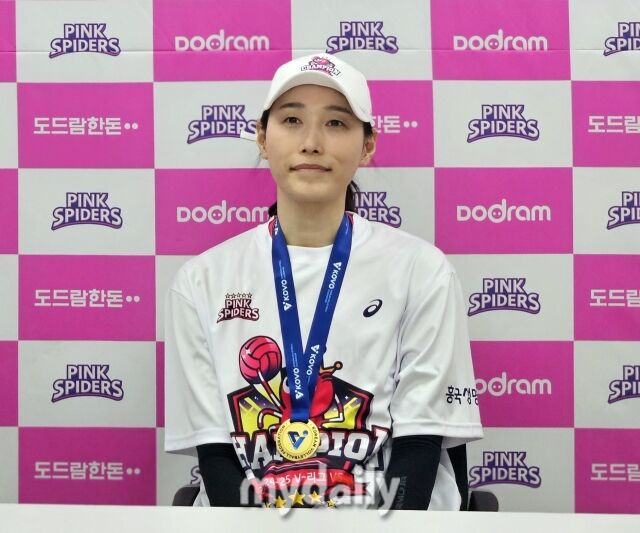 '아듀 배구여제' 김연경 웃으며 떠났다