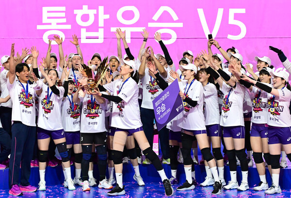 '우승과 함께 은퇴'... '세계 최고 배구선수' 김연경의 굿바이[초점]