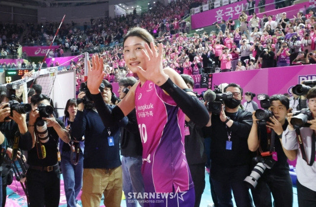 '우승→만장일치 MVP' 상상했던 엔딩인데, 여제는 패자를 떠올렸다 '끝까지 남달랐던 품격'