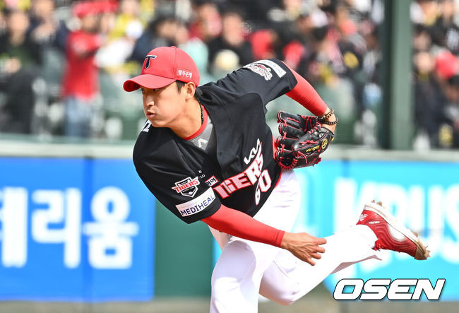 5선발? 토종 에이스 입니다...한화에서 온 보물, 춤추는 148km 패스트볼 'ERA 1.56 대활약'