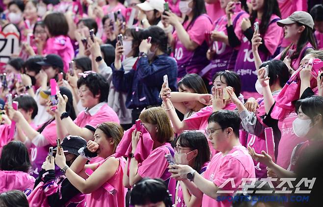 '폭싹 속았수다' 팬들은 눈물바다, '그동안 수고했어 함께해서 행복했어' 배구여제의 화려한 피날레[인천현장]