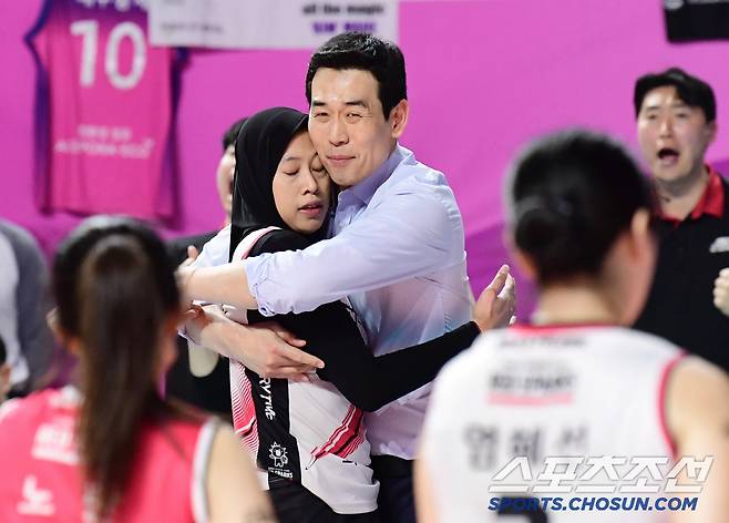 '폭싹 속았수다' 팬들은 눈물바다, '그동안 수고했어 함께해서 행복했어' 배구여제의 화려한 피날레[인천현장]