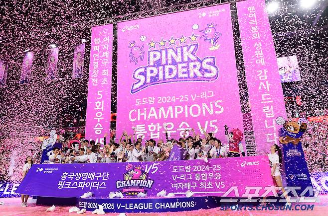 '폭싹 속았수다' 팬들은 눈물바다, '그동안 수고했어 함께해서 행복했어' 배구여제의 화려한 피날레[인천현장]