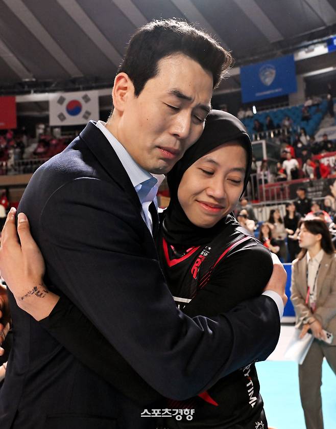 정관장 ‘봄 배구’ 이끈 ‘메가 임팩트’, 다음 시즌에는 볼 수 없다···메가, 아시아쿼터 드래프트 불참 결정 “인도네시아에서 뛰겠다”