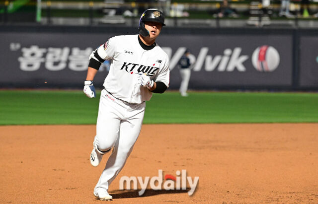 '에이스 부상 악재 극복' 6이닝 무실점 합작 철벽 불펜→홈런 쾅쾅... KT, NC 4-1 제압하며 2연승 [MD수원]
