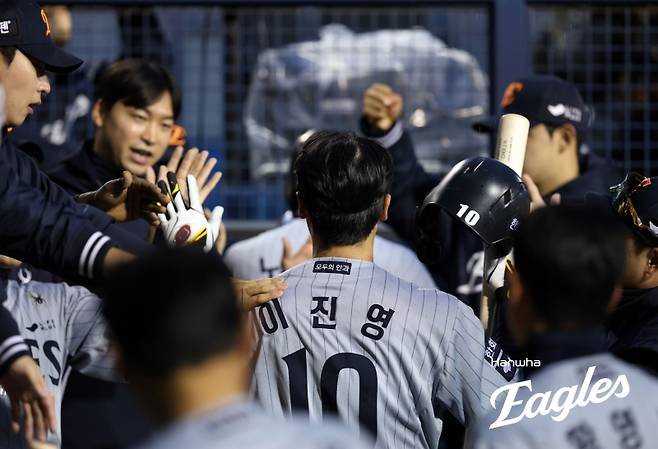 한화 방망이, 드디어 불 붙나...김경문 감독