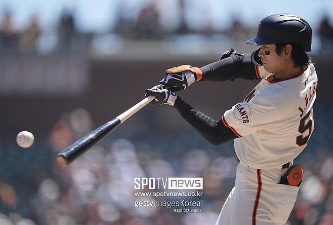 이정후, MLB 데뷔 첫 3루타에 안타+2루타까지…3안타 경기→SF 대역전승