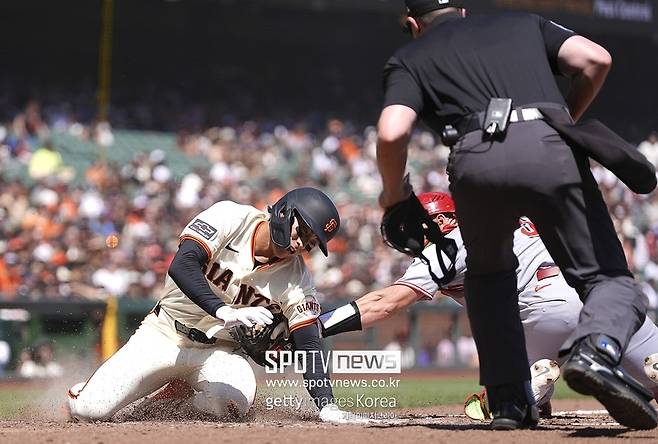 이정후, MLB 데뷔 첫 3루타에 안타+2루타까지…3안타 경기→SF 대역전승