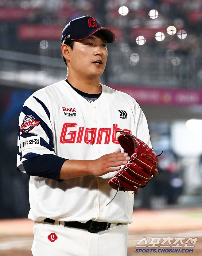 분통 터뜨린 꽃감독의 거센 항의…이유는? 피치클락 '허점' 뚫렸나 [부산초점]