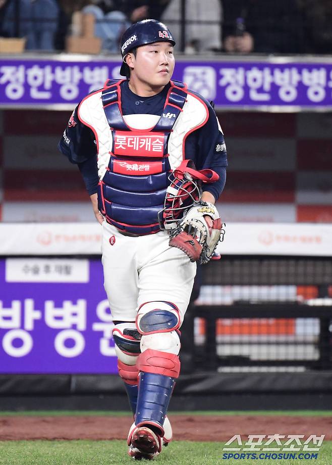 분통 터뜨린 꽃감독의 거센 항의…이유는? 피치클락 '허점' 뚫렸나 [부산초점]