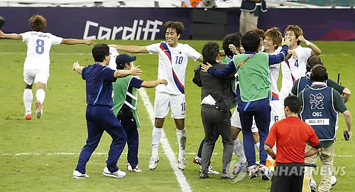 정몽규 회장 공약, 날벼락 맞았다…올림픽 남자축구, 출전팀 16→12개국으로 감소